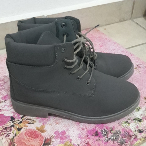 Boots - Picture 1 of 4